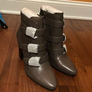 NWOT Aerosoles Brown Heel Booties